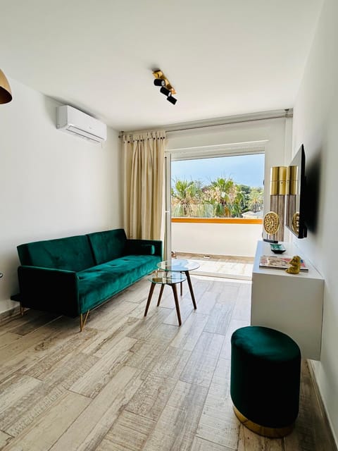 Communal lounge/ TV room, TV and multimedia, air conditioner