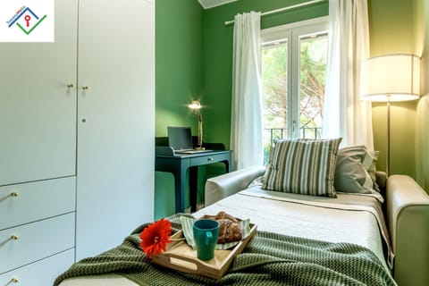 Photo of the whole room, Seating area, Bedroom