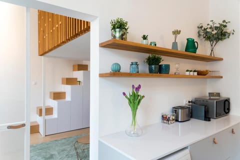 Living room, Decorative detail, microwave, toaster