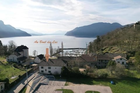Property building, Nearby landmark, Natural landscape, Bird's eye view, Lake view, Mountain view