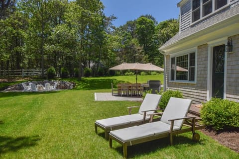 Pond-Front Home w Water Views House in Orleans