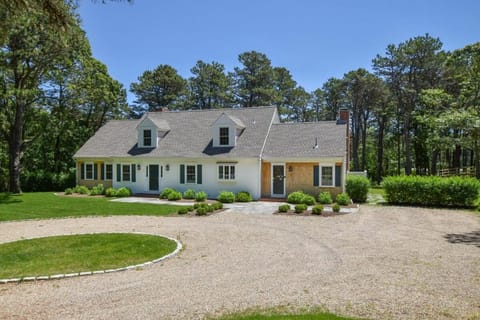 Pond-Front Home w Water Views House in Orleans