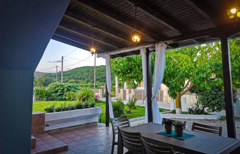 Property building, Patio, Garden, Balcony/Terrace, Garden view