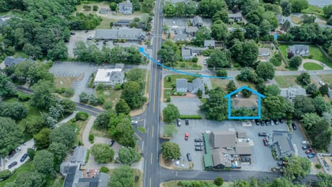 Mins to Nauset Beach & Walkable to Town House in East Orleans