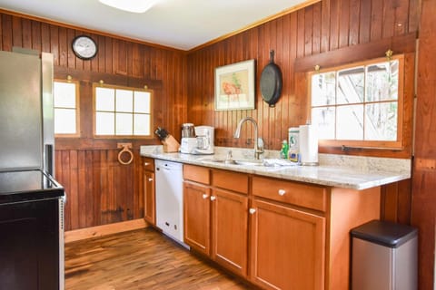 Private beach access Wrap around porch House in Orleans