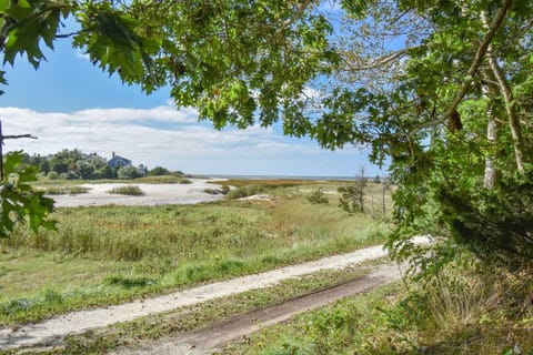 Private beach access Wrap around porch House in Orleans