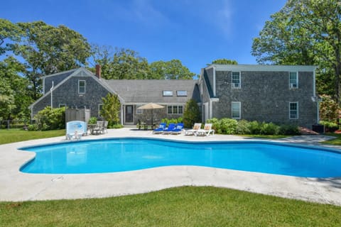 Private pool 3 mins to Skaket Beach House in Orleans