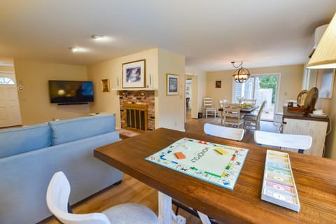 Sunroom Mins to Beaches Views of Marsh House in North Eastham