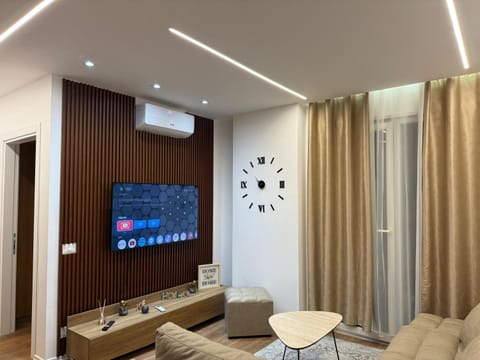 TV and multimedia, Living room, Seating area, air conditioner