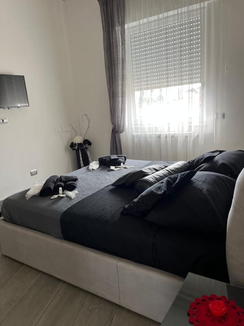 TV and multimedia, Photo of the whole room, Bedroom