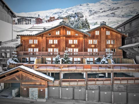 Chalet familial 12 pers avec jacuzzi et ski-in/ski-out - FR-1-613B-40 Apartment in Les Allues