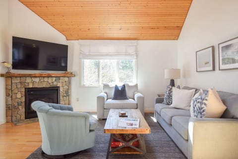 3000 Sq Ft Home with Hot Tub House in North Eastham