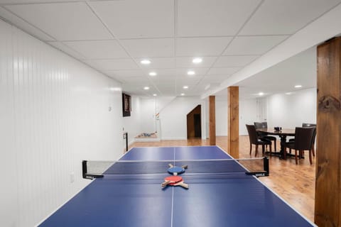 3000 Sq Ft Home with Hot Tub House in North Eastham