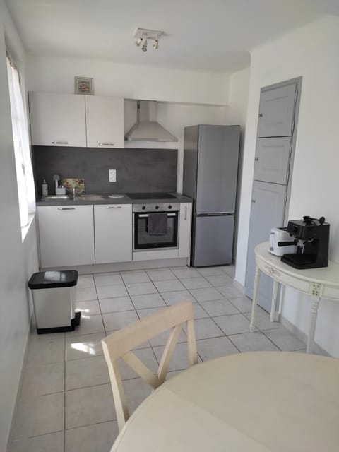 Kitchen or kitchenette, dishwasher, minibar, pet friendly, stove, toaster