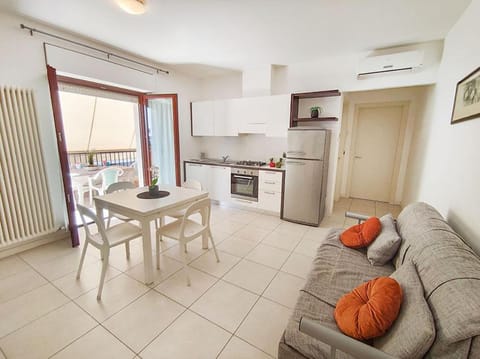 Bilocale Mareblu a due passi dalla spiaggia Apartment in Grottammare