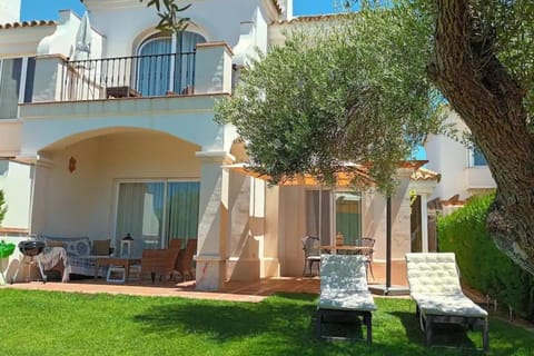 Property building, Patio, BBQ facilities, Garden, Seating area, sunbed