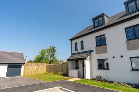 The Bright House, St Eval - near Padstow, Mawgan Porth, Watergate, Bedruthan & Porthcothan House in Saint Columb Major