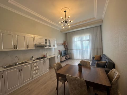 Coffee/tea facilities, Living room, Dining area, Sea view, Sea view, Location, stove