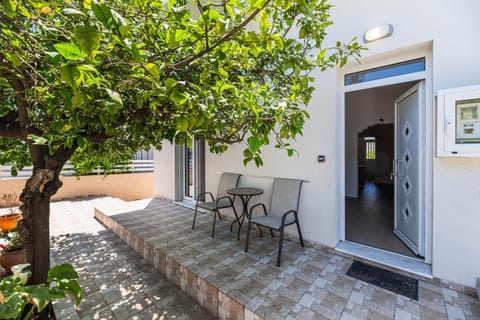 Property building, Day, Dining area