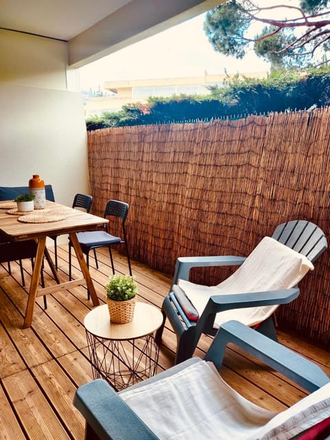 Mandelieu Grand studio avec Piscine et proche de la Mer Apartment in Mandelieu-La Napoule