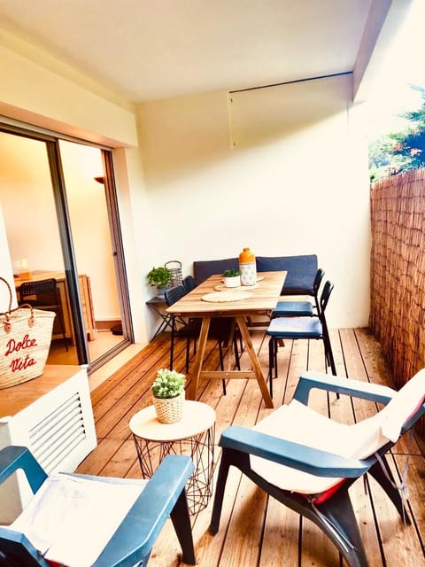 Mandelieu Grand studio avec Piscine et proche de la Mer Apartment in Mandelieu-La Napoule