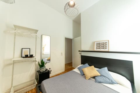 Bed, Photo of the whole room, Bedroom