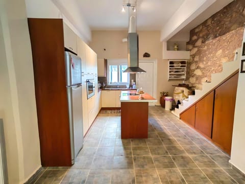 Kitchen or kitchenette, Street view, pet friendly, stove, kitchen