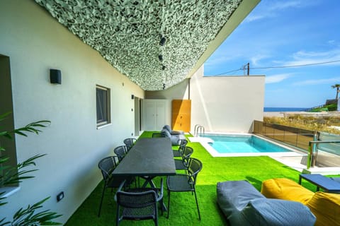 Dining area, Swimming pool