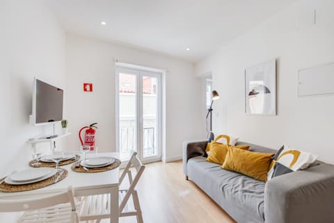 Communal lounge/ TV room, TV and multimedia, Balcony/Terrace, Living room, Seating area, Dining area, Evening entertainment
