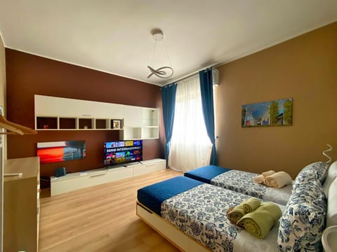 Communal lounge/ TV room, Bed, TV and multimedia, Photo of the whole room, Evening entertainment, Bedroom