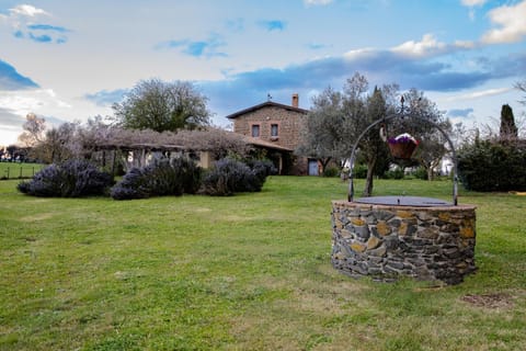 Property building, Day, Garden, Garden, Garden view