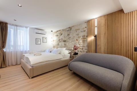 Bed, Seating area, Bedroom