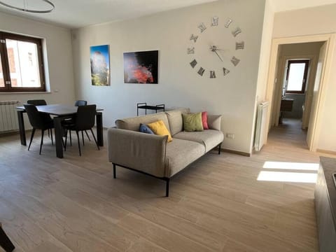 TV and multimedia, Living room, Dining area