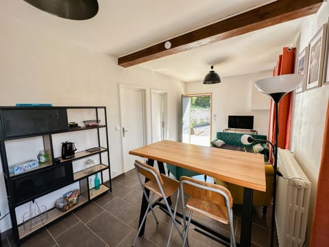 Communal lounge/ TV room, TV and multimedia, Kitchen or kitchenette, Dining area, minibar