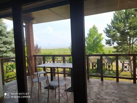 Spring, Day, Garden, View (from property/room), Balcony/Terrace, Seating area, Garden view