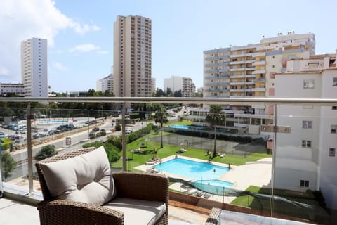 Balcony/Terrace, Pool view, Location