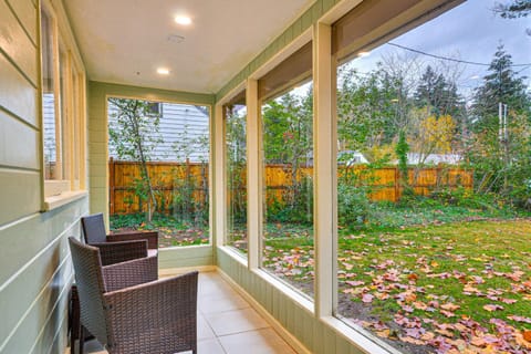 Modern Home with Spacious Yard in Beaverton! House in Beaverton