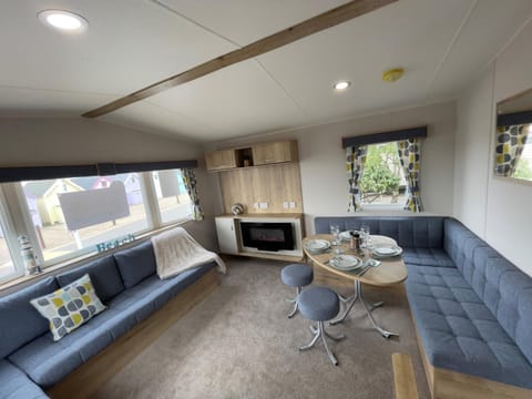 Mersea Retreat Campground/ 
RV Resort in Mersea Island