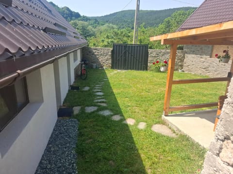 Property building, Garden, Garden, Garden view, Mountain view