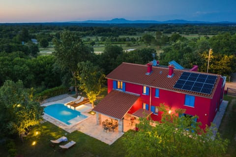 Property building, Day, Natural landscape, Garden, Garden view, Mountain view, Pool view, Swimming pool, sunbed
