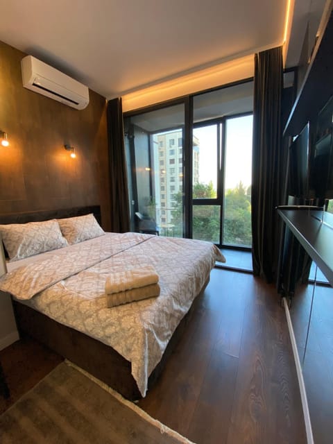 Bed, TV and multimedia, Photo of the whole room, Bedroom, air conditioner