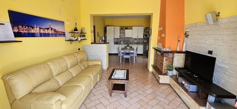 TV and multimedia, Kitchen or kitchenette, Living room, Dining area, minibar, pet friendly, stove
