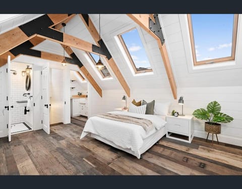 Bed, Bathroom, Kitchen or kitchenette, Photo of the whole room, Bedroom