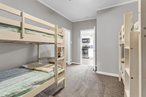 Pet Friendly Group Getaway with Grill and Deck House in Acworth