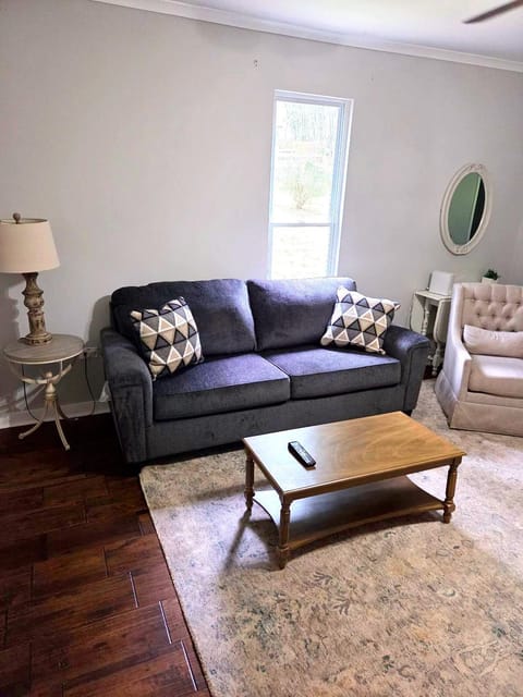 Pet Friendly Group Getaway with Grill and Deck House in Acworth