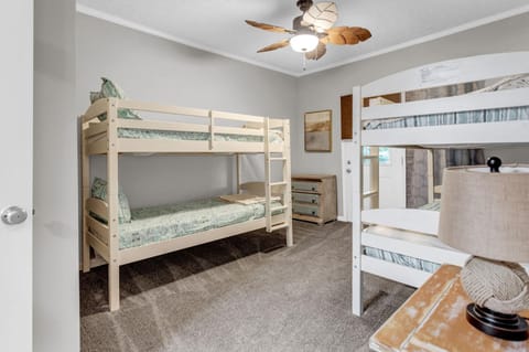 Pet Friendly Group Getaway with Grill and Deck House in Acworth