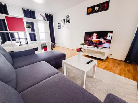 Communal lounge/ TV room, TV and multimedia, Living room, Seating area
