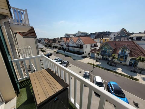 Charmant T2 avec Balcon à Deux Pas de la Digue, Plein Ouest - Cuisine Équipée, Séjour Lumineux - FR-1-675-24 Apartment in Wimereux