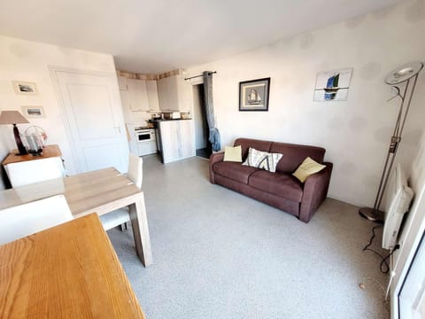 Charmant T2 avec Balcon à Deux Pas de la Digue, Plein Ouest - Cuisine Équipée, Séjour Lumineux - FR-1-675-24 Apartment in Wimereux