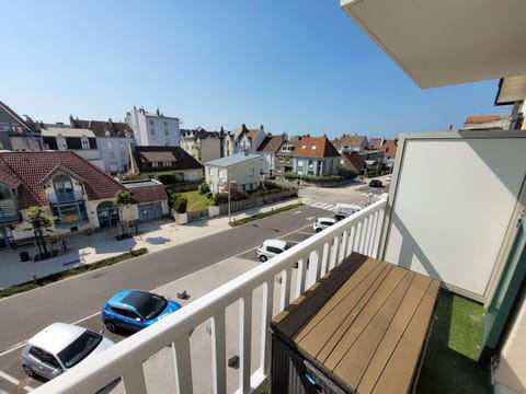 Charmant T2 avec Balcon à Deux Pas de la Digue, Plein Ouest - Cuisine Équipée, Séjour Lumineux - FR-1-675-24 Apartment in Wimereux